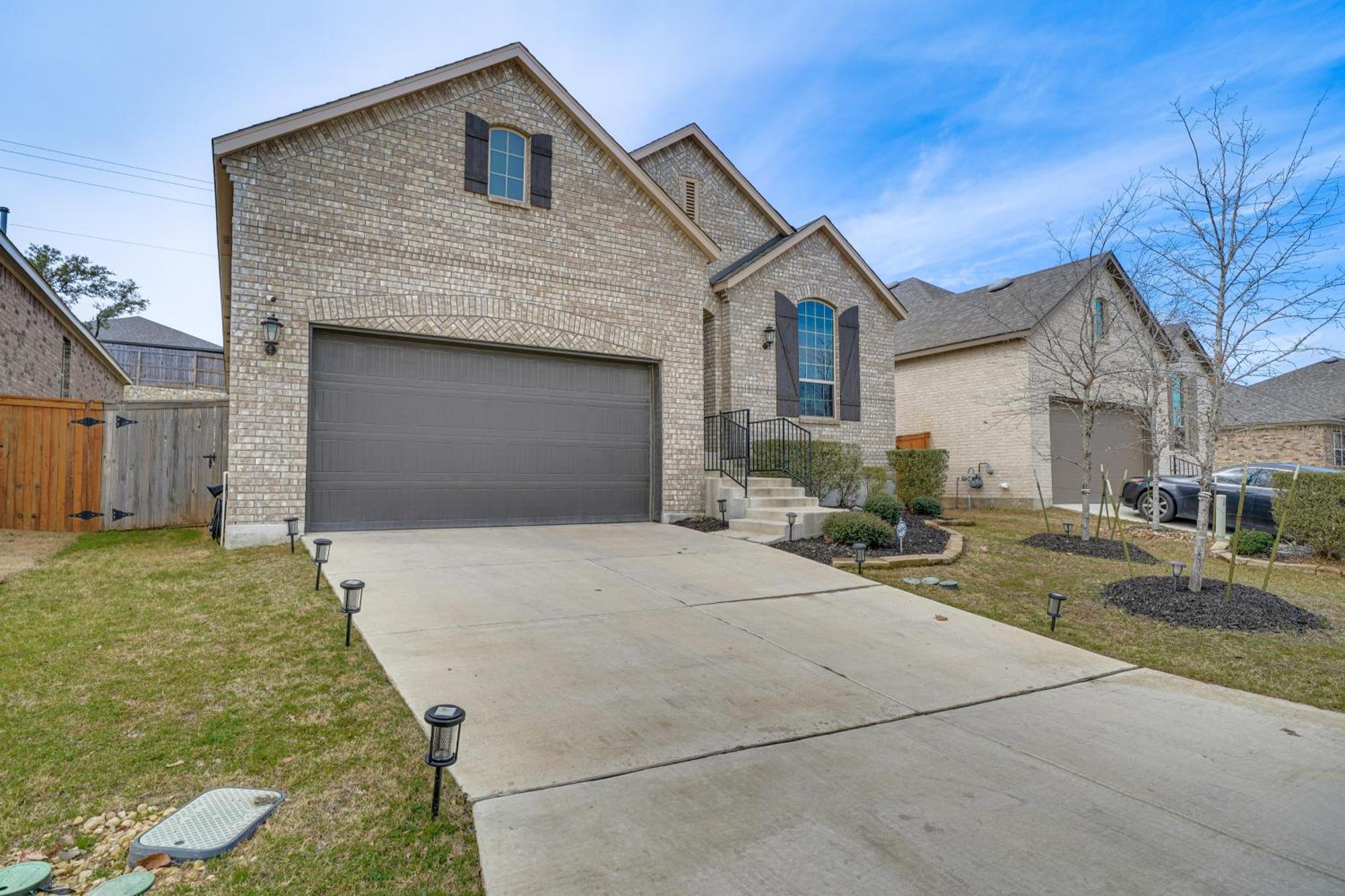 With Grill About 22 Mi To The Alamo! Holiday home San Antonio
